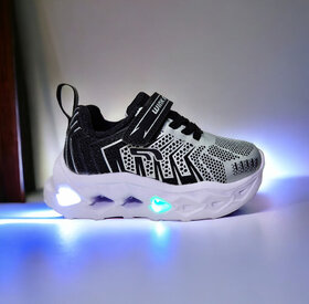 LED svetlece patike