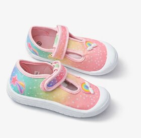 Poluotvorene platnene patike